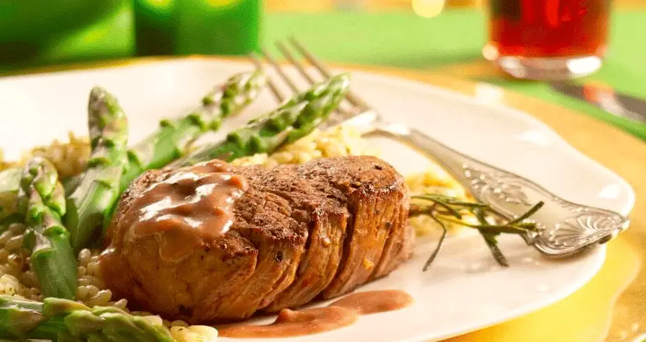 Tournedos met rozemarijn en wijnsaus