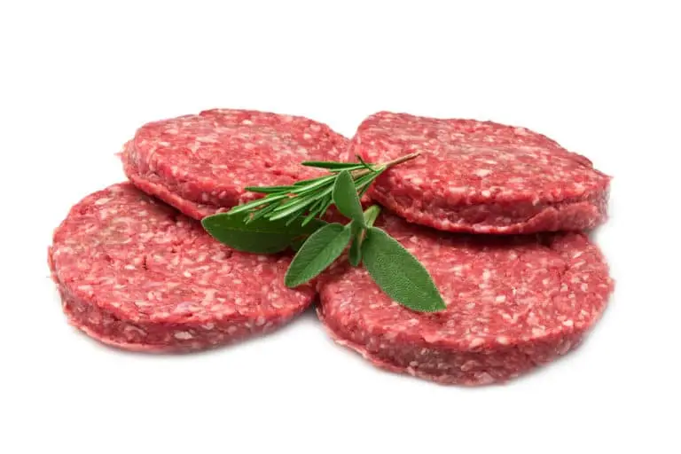 Hamburger Black Angus 190 g. van de barbecue met mosterd-kruidendressing
