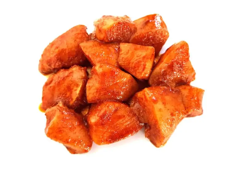 Kipfilet blokjes gekruid uit de oven met paprika en rode ui