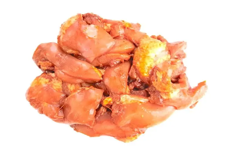 Kippendijensaté uit de oven met paprika en rode ui