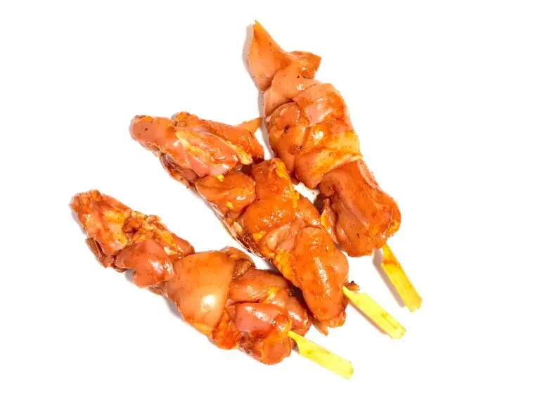 Kippendijensaté spies 10 st. vers uit de oven met paprika en rode ui