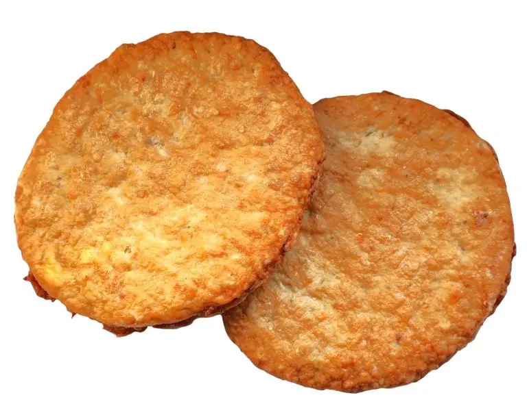 Kipgrillburger rustig gebakken met ui en mosterd