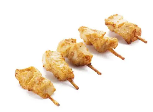 Kipspiesjes gegrild 15x 12 g. uit de oven met paprika en rode ui